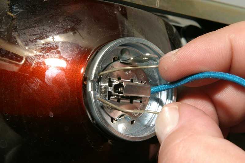 Как поменять лампочку в автомобиле: советы и нюансы