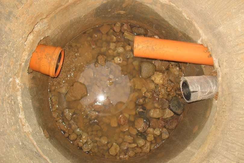 Как сделать сливную яму в частном доме своими руками без откачки- пошаговая инструкция +видео