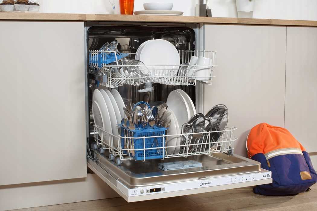 Сияющая посуда без усилий! рейтинг лучших таблеток для посудомоечных машин на 2021 год