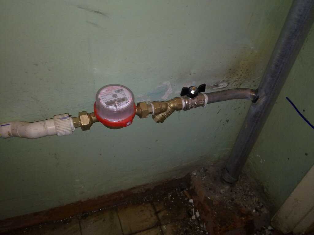 Как установить счетчик на воду в квартире: как правильно поставить водосчетчик в квартире или частном доме (видео + фото)