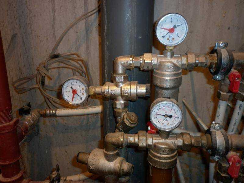 Регулятор давления воды: электрический, поршневой, проточный, какой редуктор выбрать для системы водоснабжения в квартире и доме, как установить своими руками