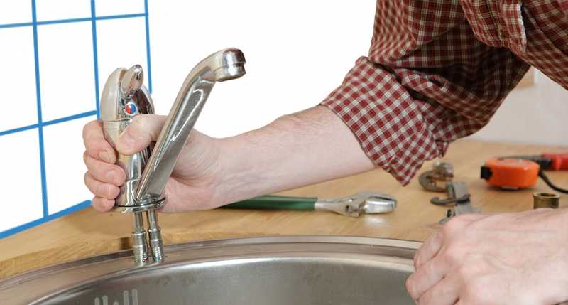 Как установить смеситель на кухне: пошаговый инструктаж по проведению работ