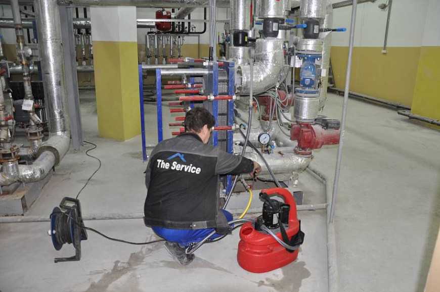 Гидропневматическая промывка и опрессовка системы отопления: правила и инструкции