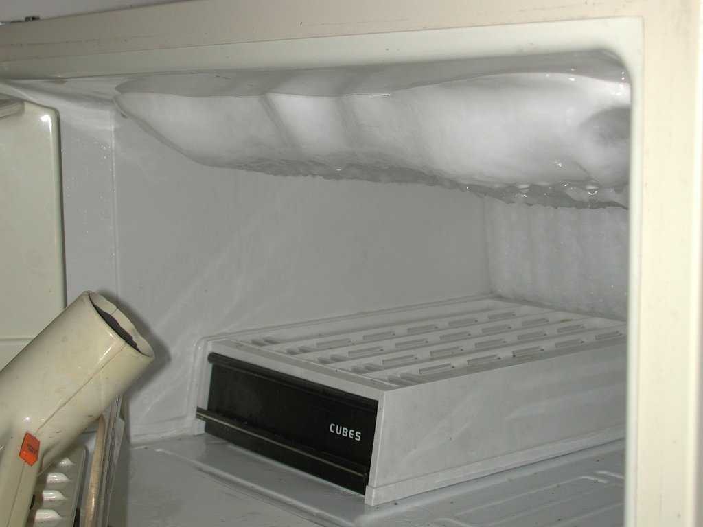 Как правильно разморозить холодильник?