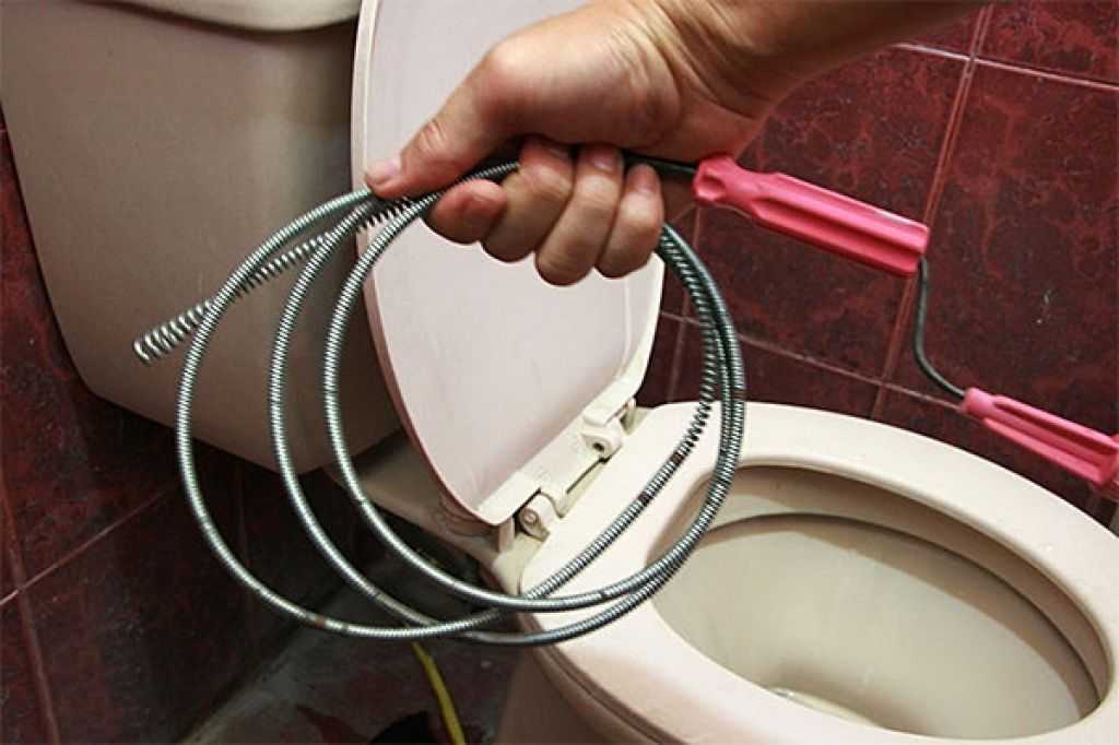Трос сантехнический - как правильно выбрать (купить) и прочистить засоры в трубах и канализации  |
