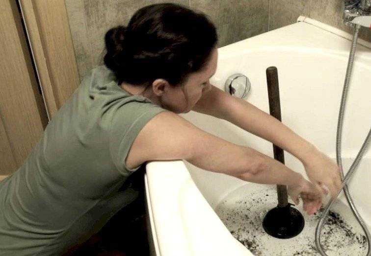 7 способов избавиться от засоров в ванной и на кухне без помощи сантехника