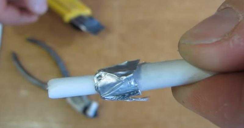 Как правильно зачистить телевизионный кабель под штекер. как соединить антенный шнур.