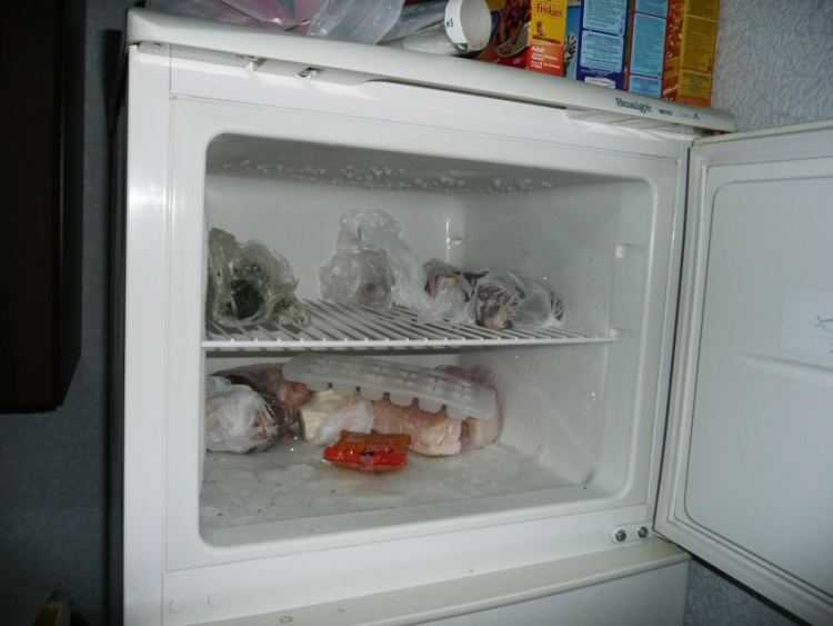Почему холодильник долго не может запуститься: возможные причины, полезные советы и рекомендации по устранению