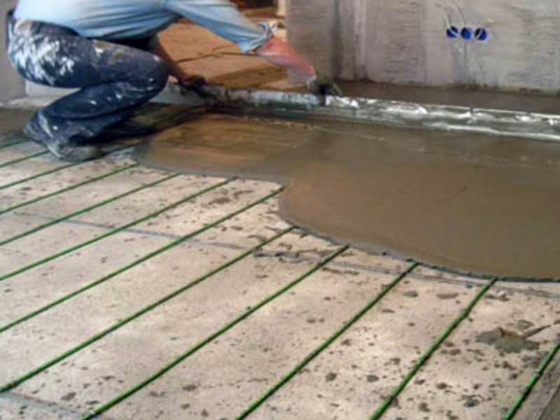 Стяжка на теплый водяной пол: какую и какой толщины лучше сделать