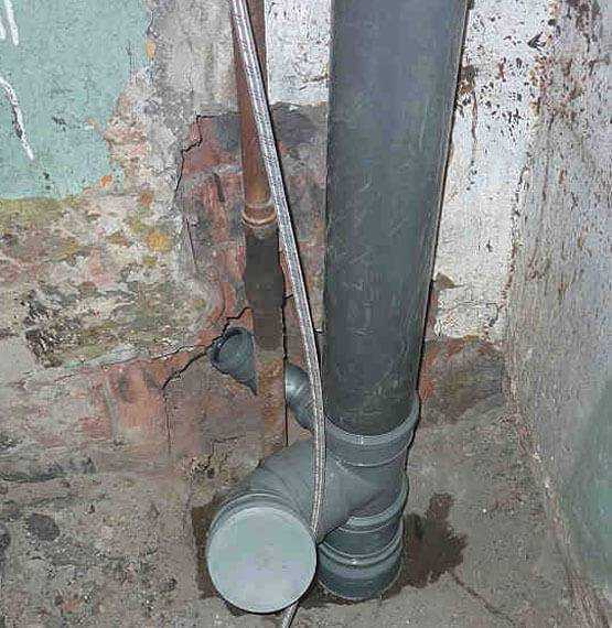 Замена стояка канализации в квартире: стоит ли и какие трубы выбрать?