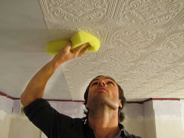 Как поклеить потолочную плитку на неровный потолок своими руками