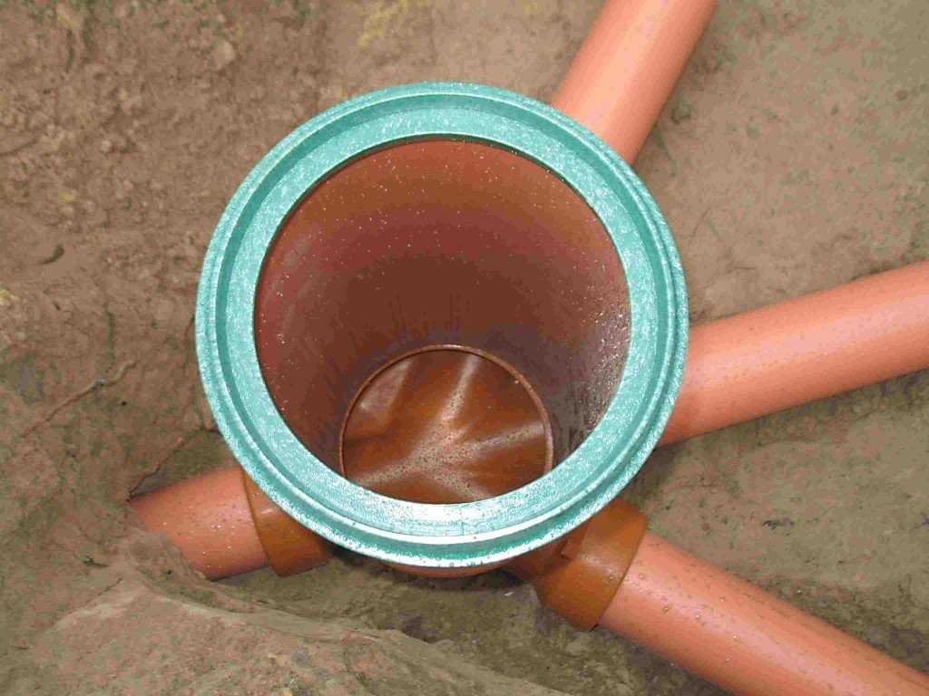 Как сделать канализационный колодец своими руками: расчет и монтаж. устройство и схема канализации в частном доме своими руками