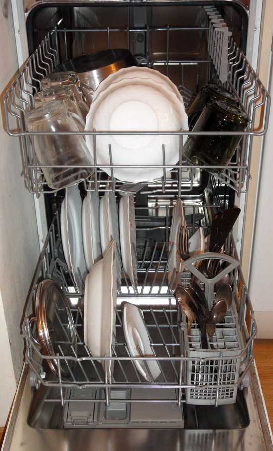 Как правильно загрузить посудомоечную машину: почему это так важно, советы и рекомендации из личного опыта, как правильно расставить посуду, сколько добавлять моющих средств и какие приборы мыть нельзя