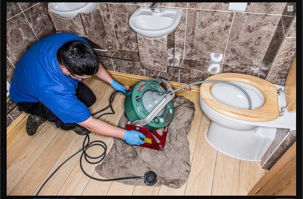Чистка канализационной трубы своими руками в частном доме: методы чистки, профилактика засоров
