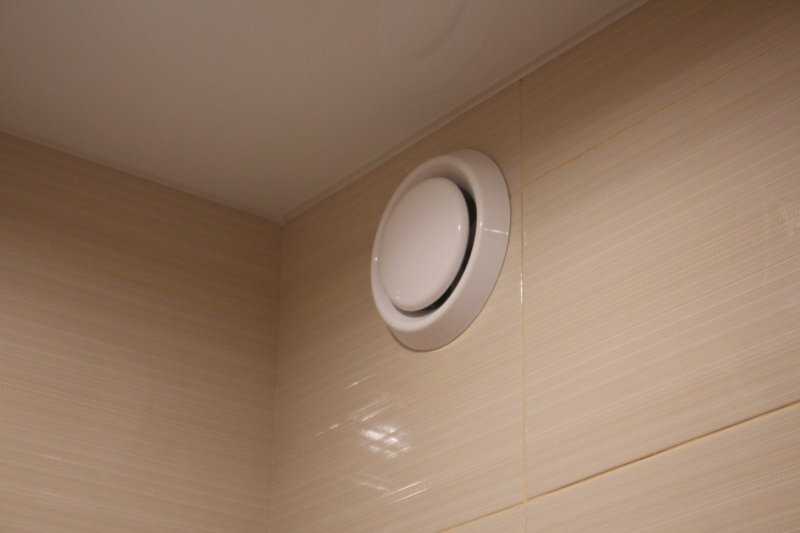 Принудительная вентиляция для туалета: как установить и есть ли от нее смысл