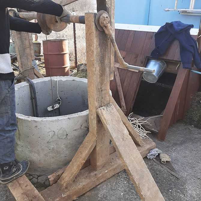 Ремонт колодца своими руками: способы починки деревянного и бетонного колодцев
