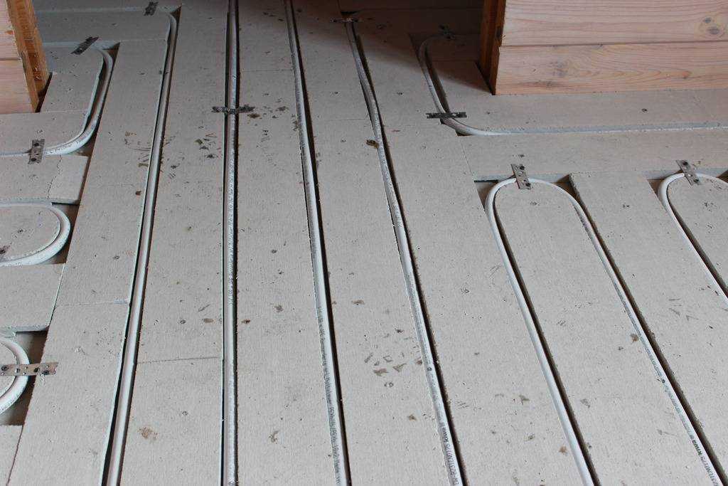 Теплый пол под линолеум на бетонный пол: монтажный инструктаж по шагам