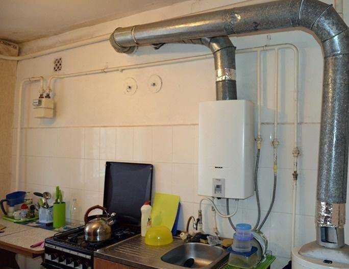 Можно ли ставить вытяжку на кухне с газовой колонкой