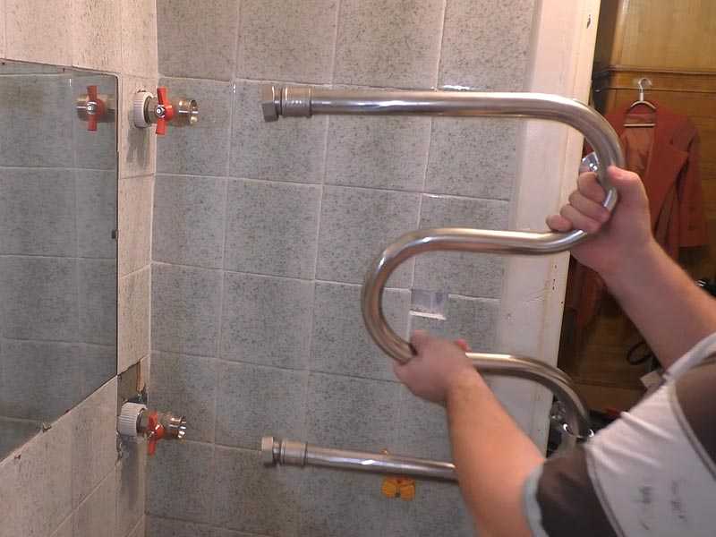 Установка полотенцесушителя в ванной комнате: как пошагово установить водяной прибор самостоятельно в ванну со всеми фитингами