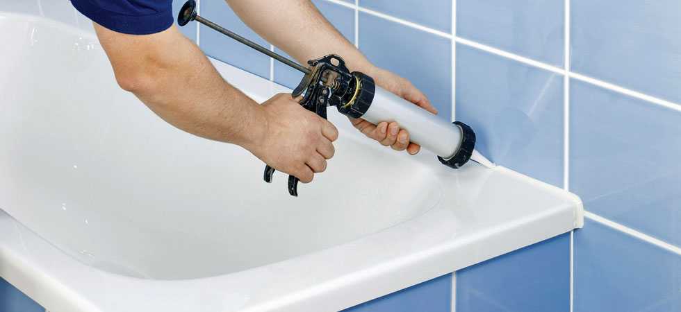 Как загерметизировать стык ванны со стеной уголком