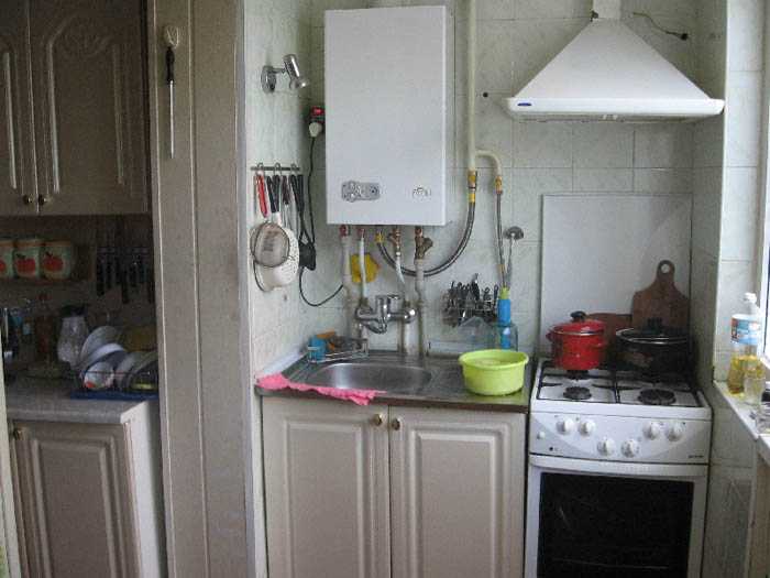 Дизайн кухни в хрущевке с газовой колонкой и холодильником: 20 фото маленькой кухни 5-7 кв.м