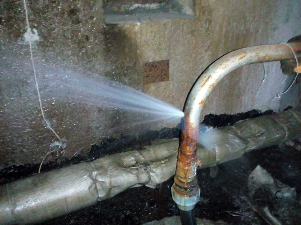 Что делать, когда в газовую трубу попала вода: способы устранения аварии | отделка в доме