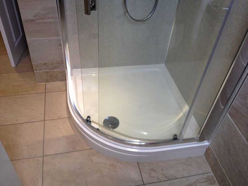 Душевые кабины из закаленного стекла для ванных комнат: преимущества и недостатки