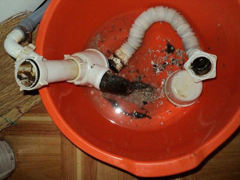 Прочистка канализационных труб:  разбор лучших способов чистки труб от засоров