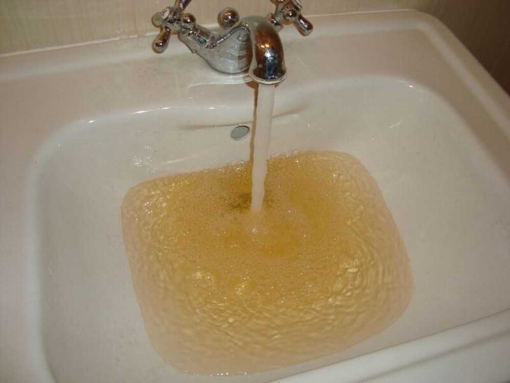 Опасна ли желтая вода из скважины