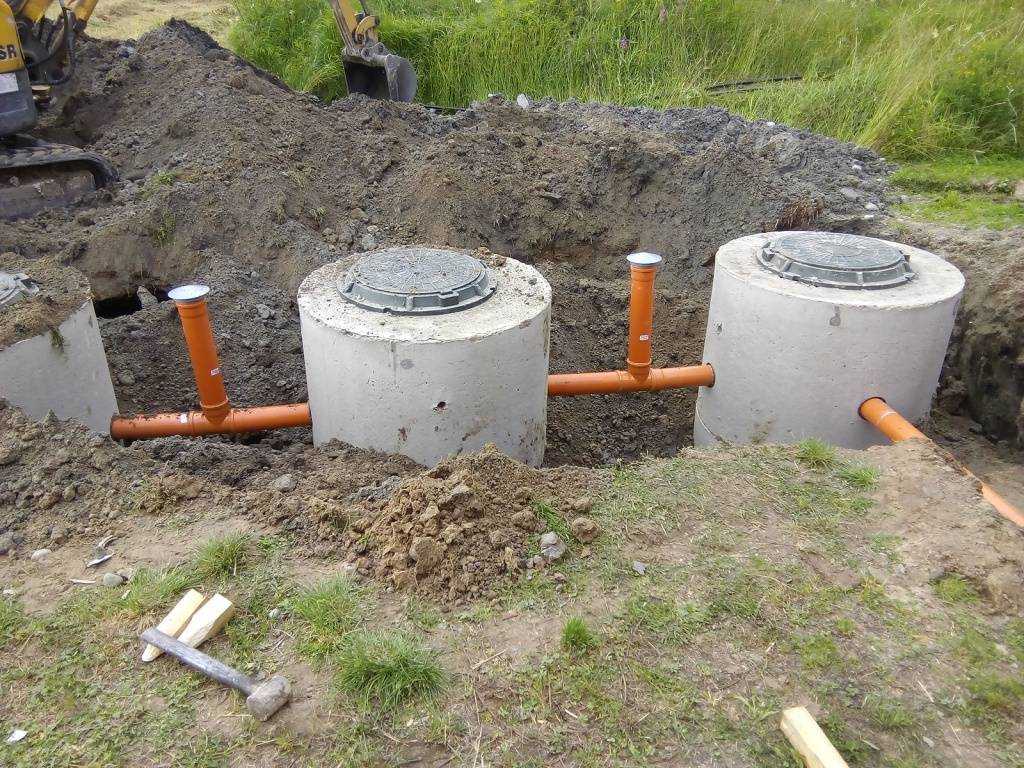 Установка бетонных колец для канализации
