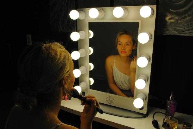 Как сделать зеркало со светодиодной подсветкой для макияжа своими руками