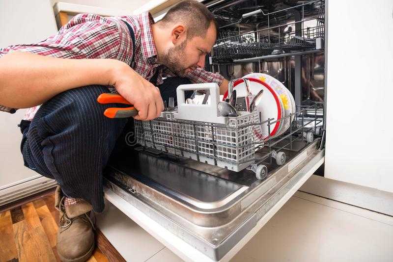 Почему не включается посудомоечная машина
