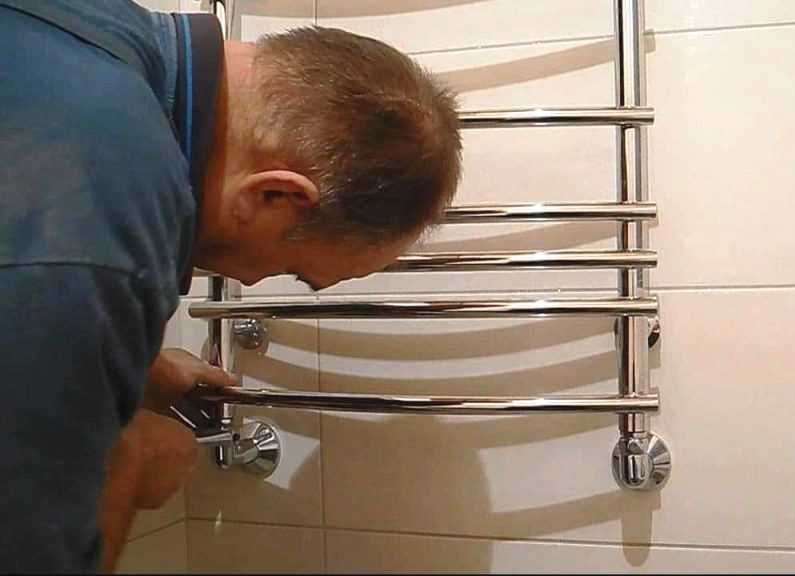 Этапы установки полотенцесушителя в ванной: типы приборов, монтаж, часты ошибки при установке