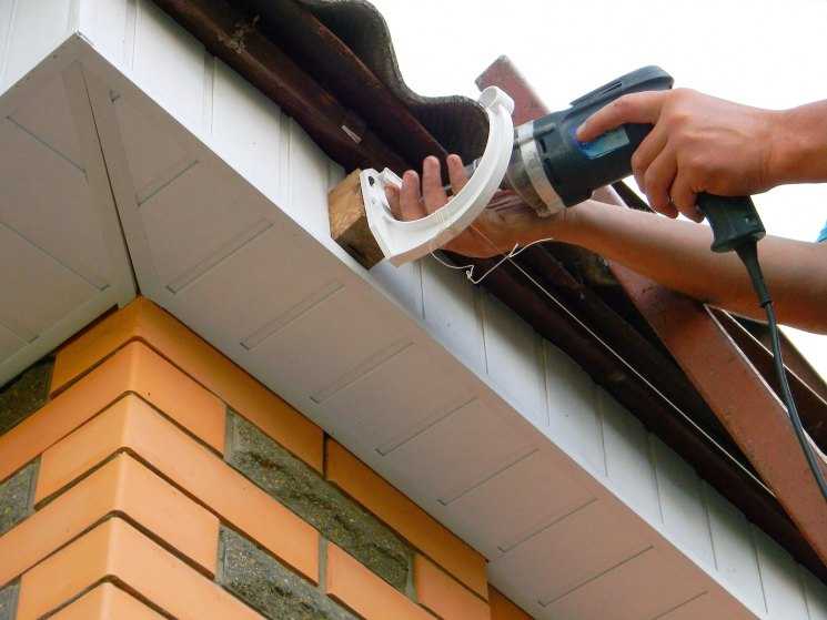 Водостоки для крыши металлические монтаж своими руками - пошаговая инструкция