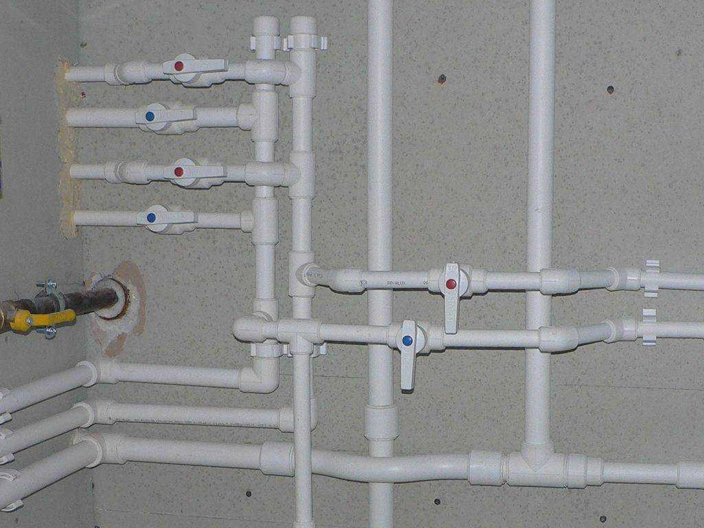 Монтаж пластиковых труб для водопровода своими руками: правила прокладки