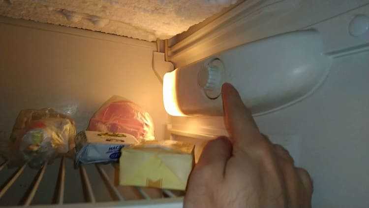 Почему не морозит холодильник: частые причины и их устранение